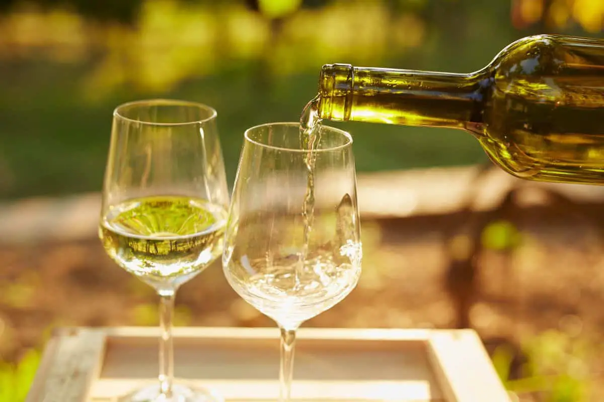 How Long Does White Wine Last After Opening?